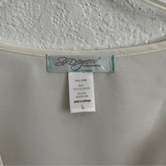 Chic Cream Button-Up Blouse - Picture 3 of 5